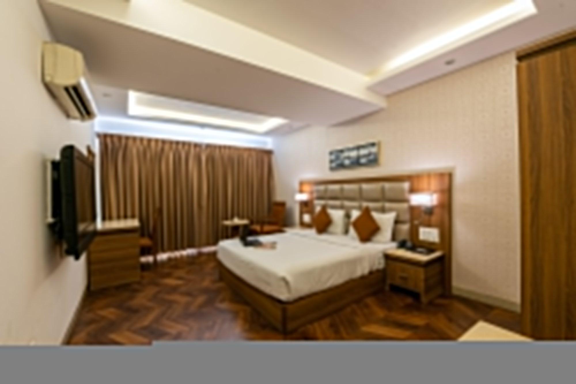 Treebo Trend Surya Nashik Hotell Exteriör bild