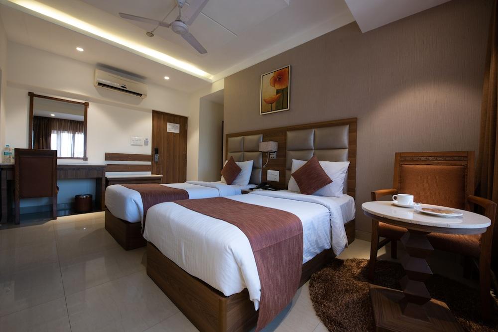 Treebo Trend Surya Nashik Hotell Exteriör bild