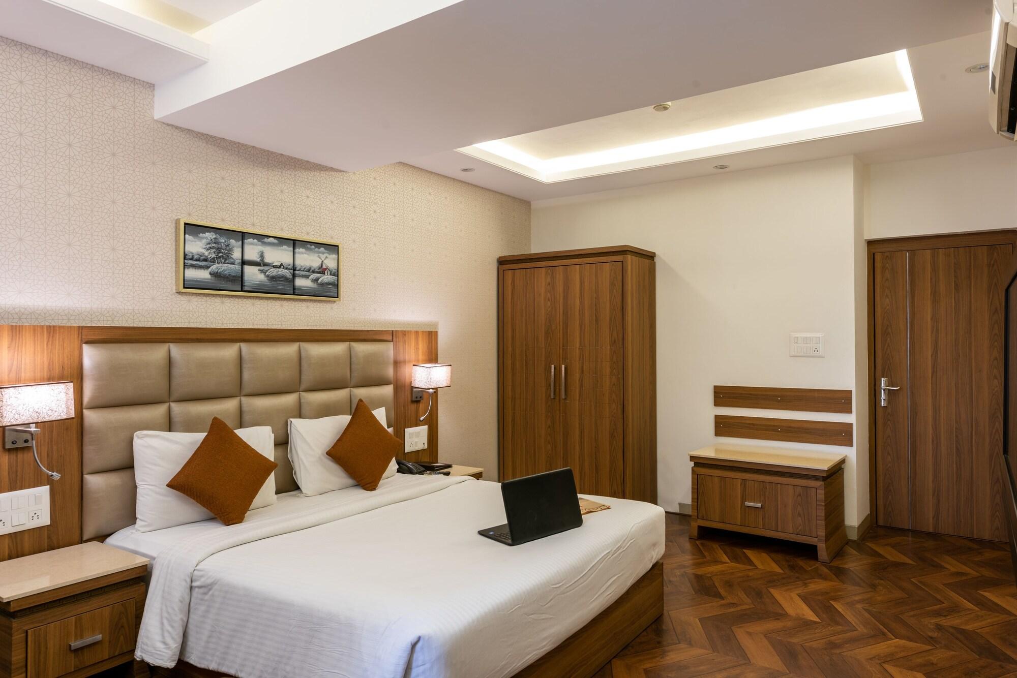 Treebo Trend Surya Nashik Hotell Exteriör bild