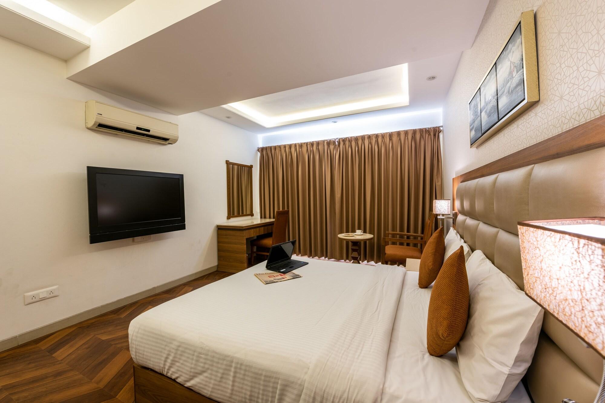 Treebo Trend Surya Nashik Hotell Exteriör bild