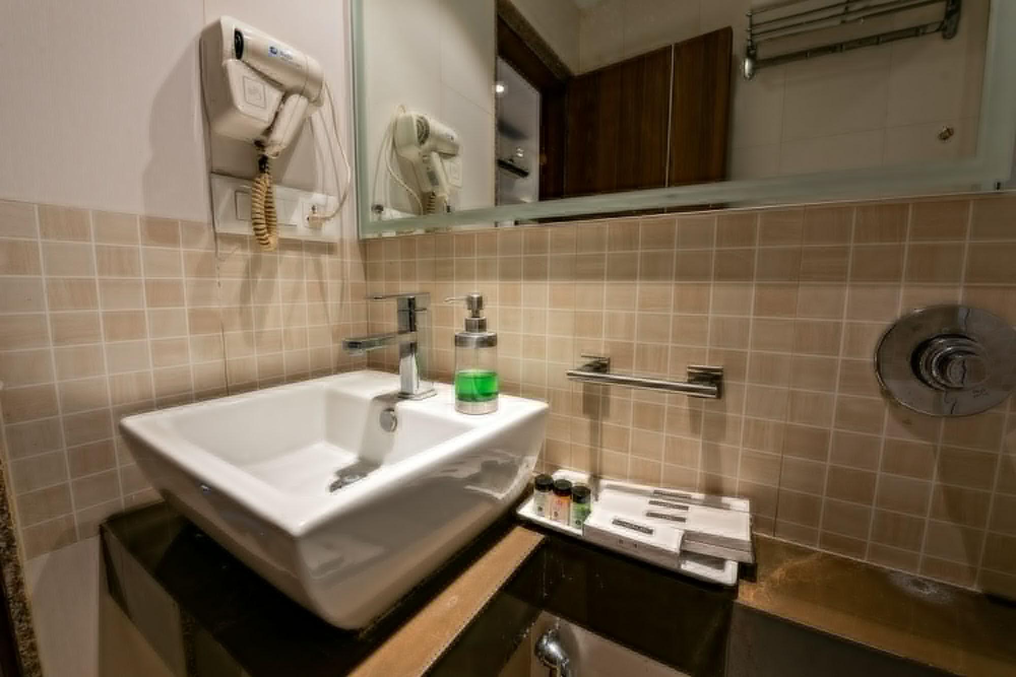 Treebo Trend Surya Nashik Hotell Exteriör bild
