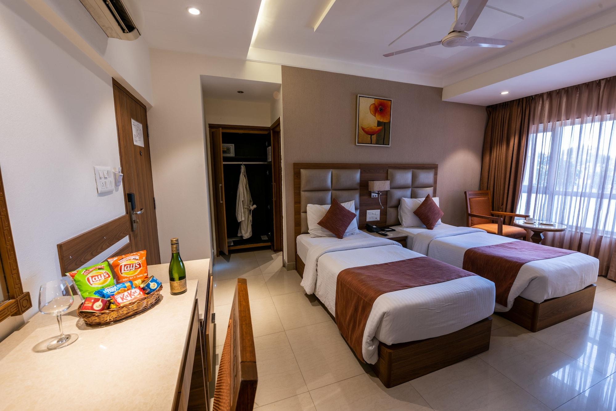 Treebo Trend Surya Nashik Hotell Exteriör bild