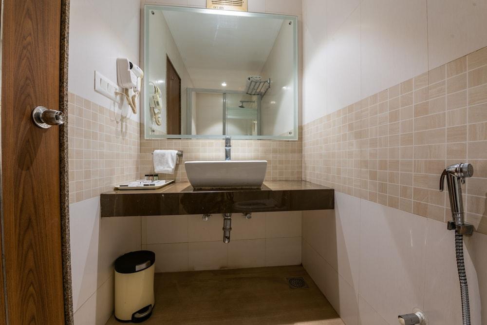 Treebo Trend Surya Nashik Hotell Exteriör bild
