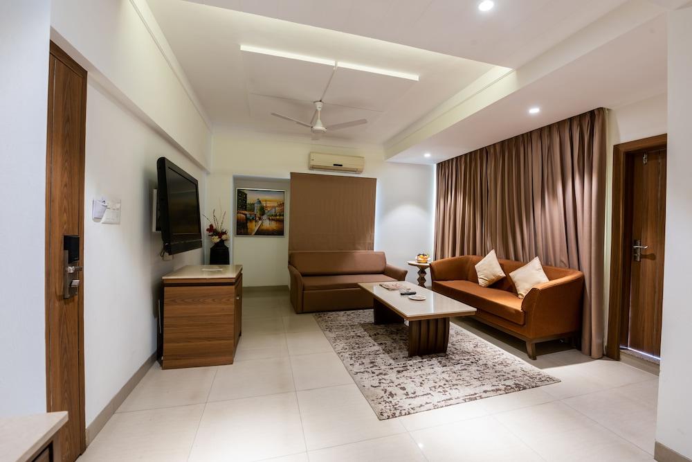 Treebo Trend Surya Nashik Hotell Exteriör bild