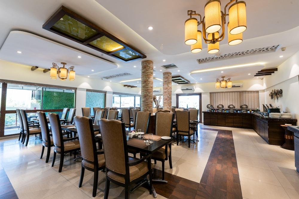 Treebo Trend Surya Nashik Hotell Exteriör bild