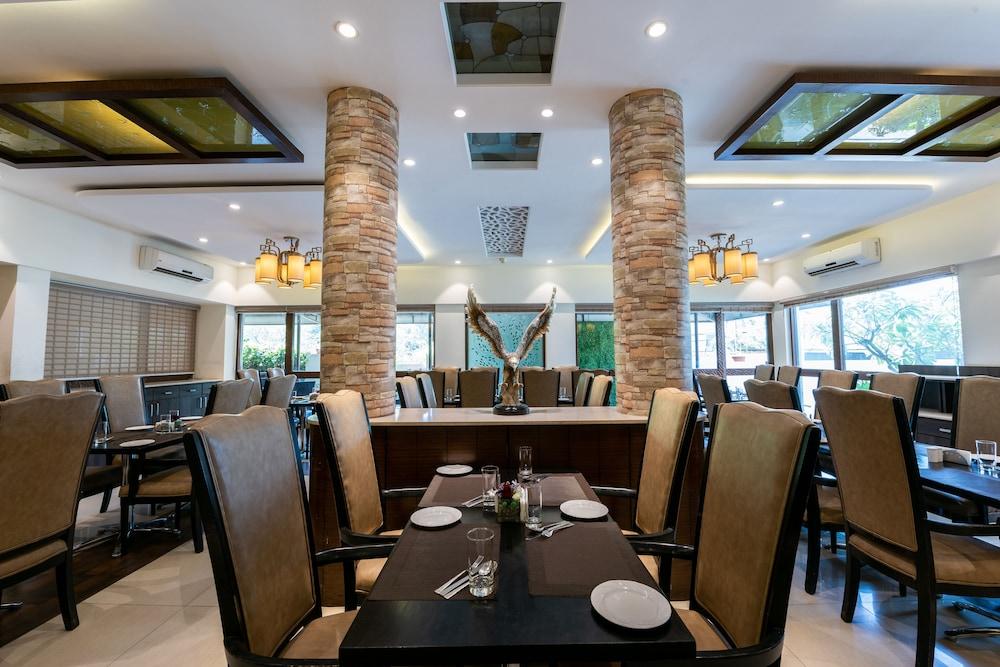 Treebo Trend Surya Nashik Hotell Exteriör bild