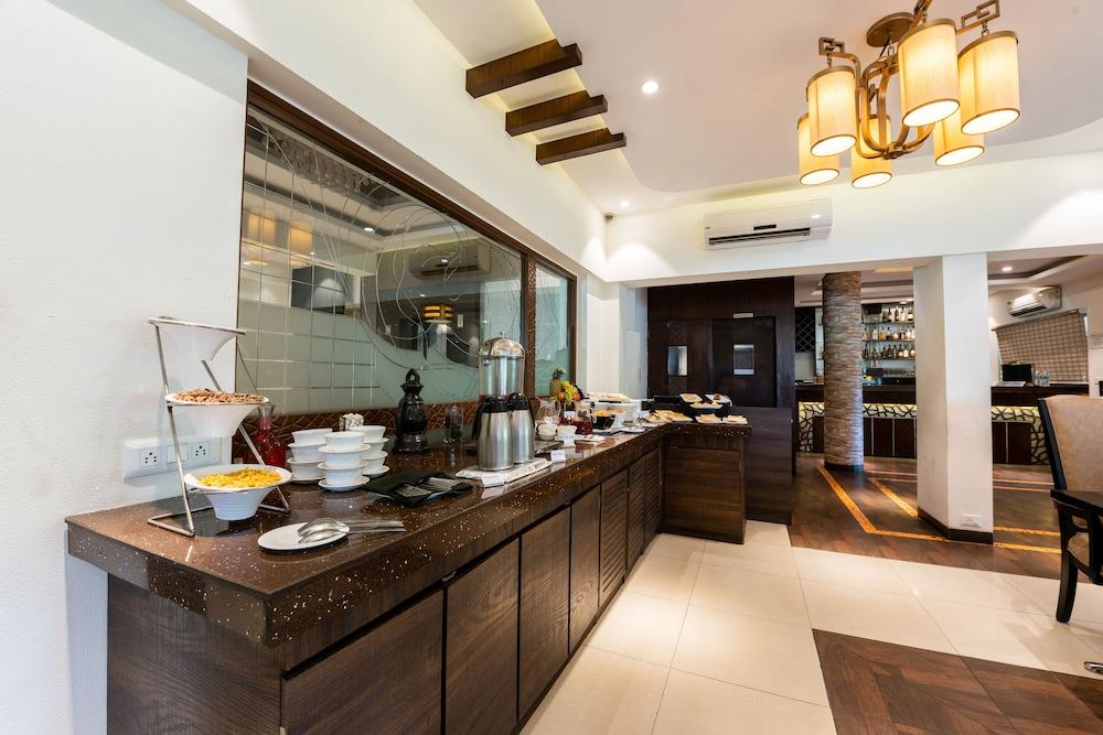 Treebo Trend Surya Nashik Hotell Exteriör bild