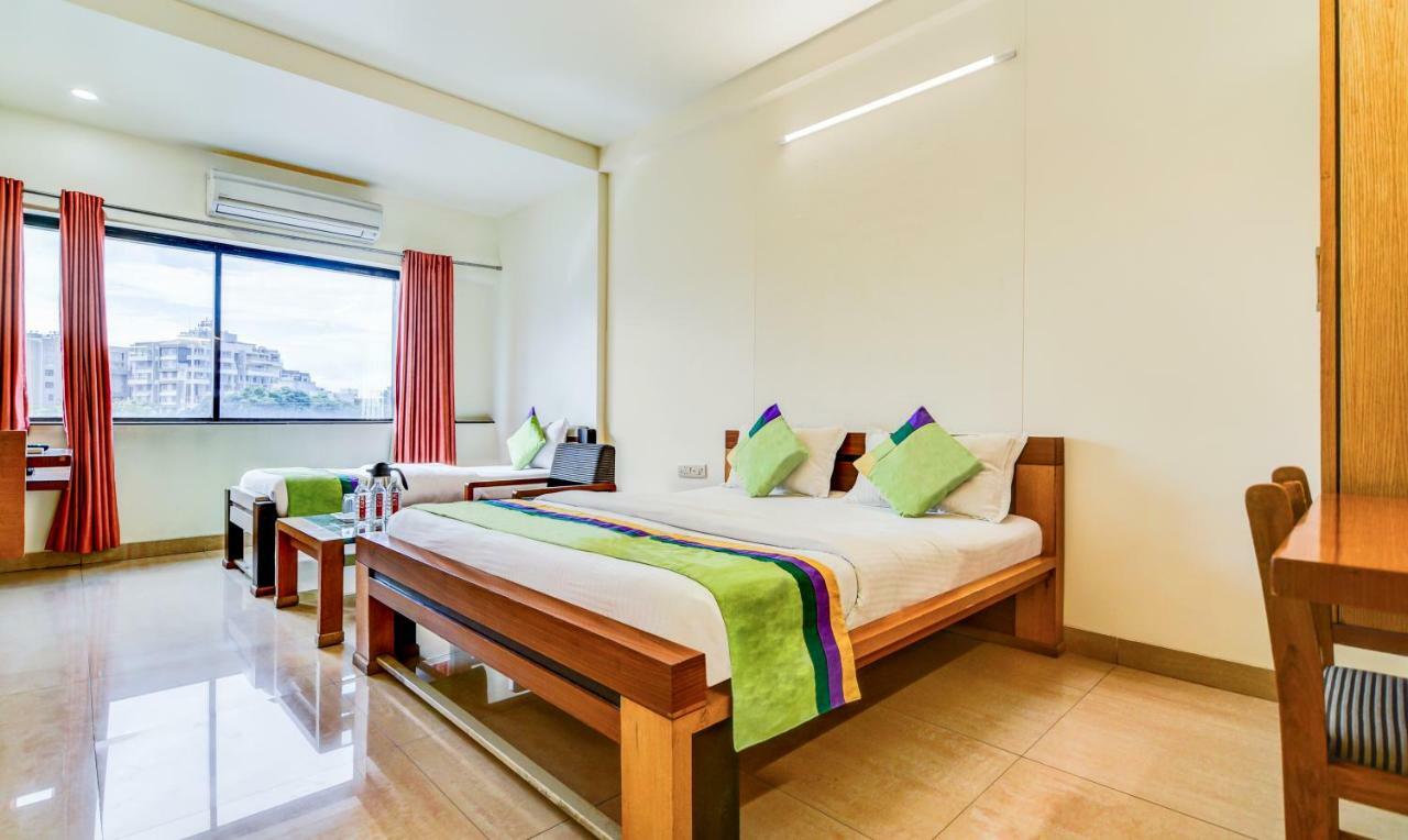 Treebo Trend Surya Nashik Hotell Exteriör bild